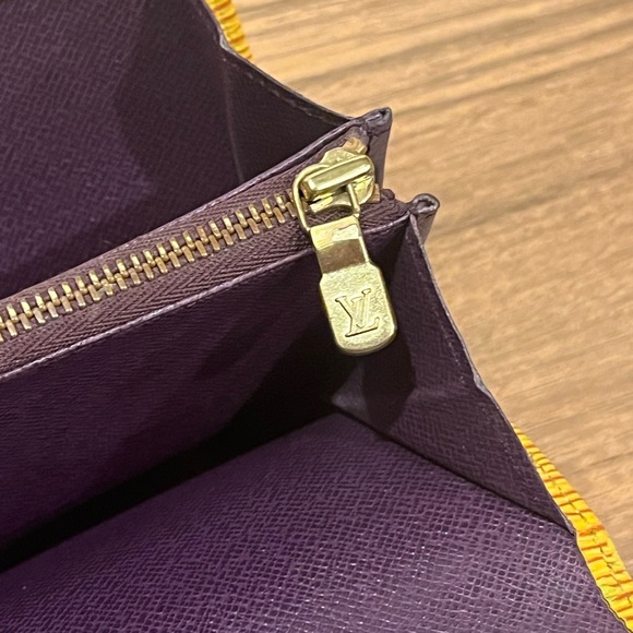 Authentic Louis Vuitton Long Epi Leather Wallet🌷 - Picture 6 of 13